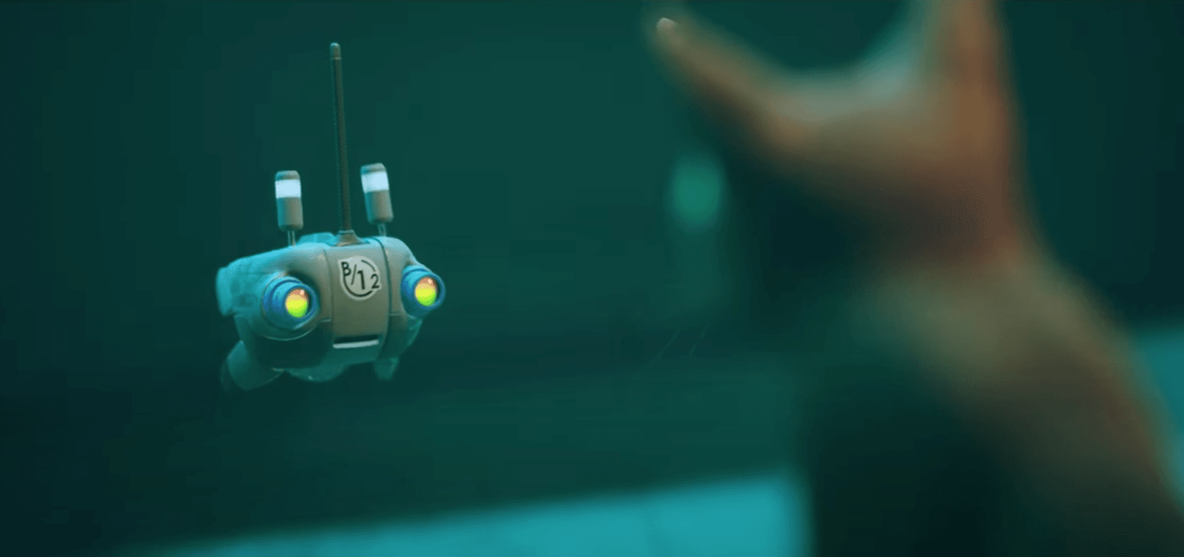 B12 the robot companion in Stray